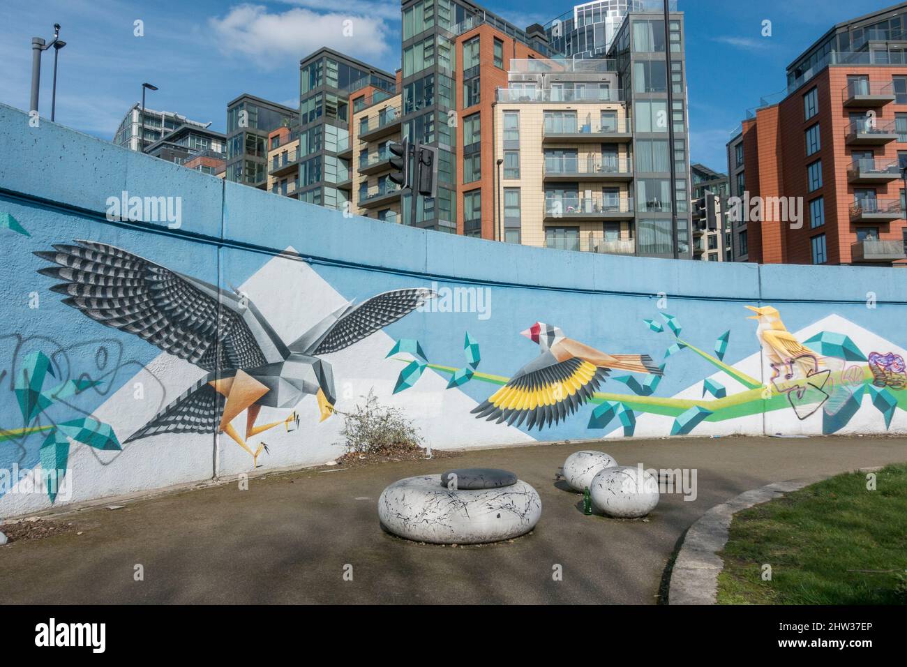 Street Art/Graffiti von Annatomix an den Innenwänden des Wandsworth Roundabout Battersea, Wandsworth, London, Großbritannien. Stockfoto