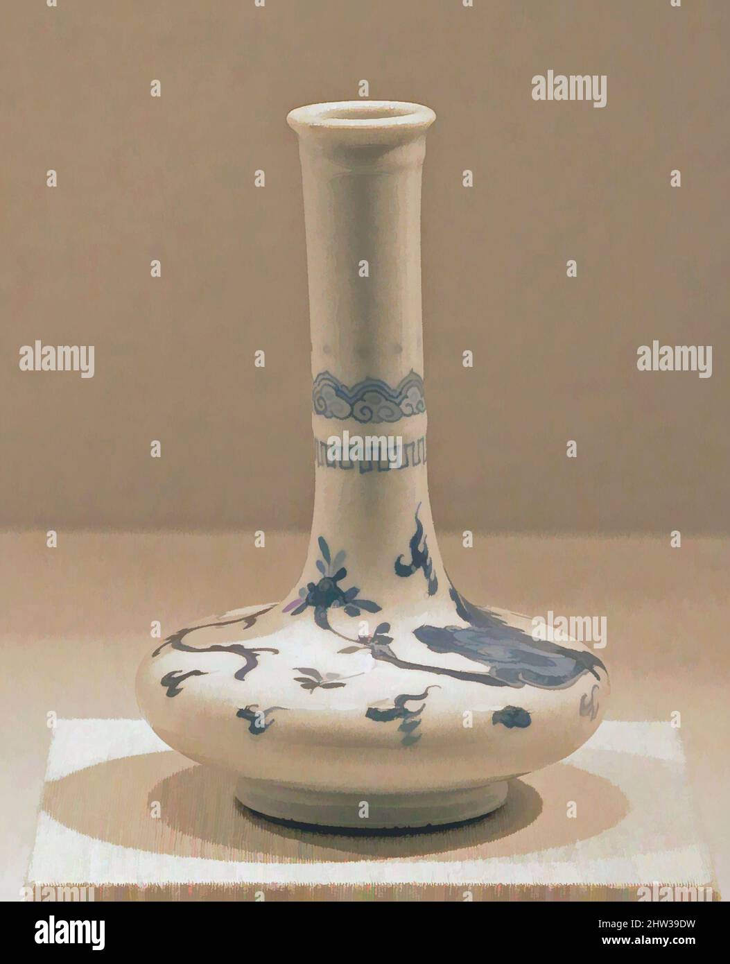 Kunst inspiriert von Flasche mit Drachen Chasing Pearl, Qing-Dynastie (1644–1911), Kangxi-Periode (1662–1722), Ende 17.–Anfang 18. Jahrhundert, China, Porzellan mit Kobaltblau unter transparenter Glasur (Jingdezhen Ware) bemalt, H. 5 1/2 Zoll (14 cm), Keramik, Klassisches von Artotop modernisiertes Werk mit einem Schuss Moderne. Formen, Farbe und Wert, auffällige visuelle Wirkung auf Kunst. Emotionen durch Freiheit von Kunstwerken auf zeitgemäße Weise. Eine zeitlose Botschaft, die eine wild kreative neue Richtung verfolgt. Künstler, die sich dem digitalen Medium zuwenden und die Artotop NFT erschaffen Stockfoto