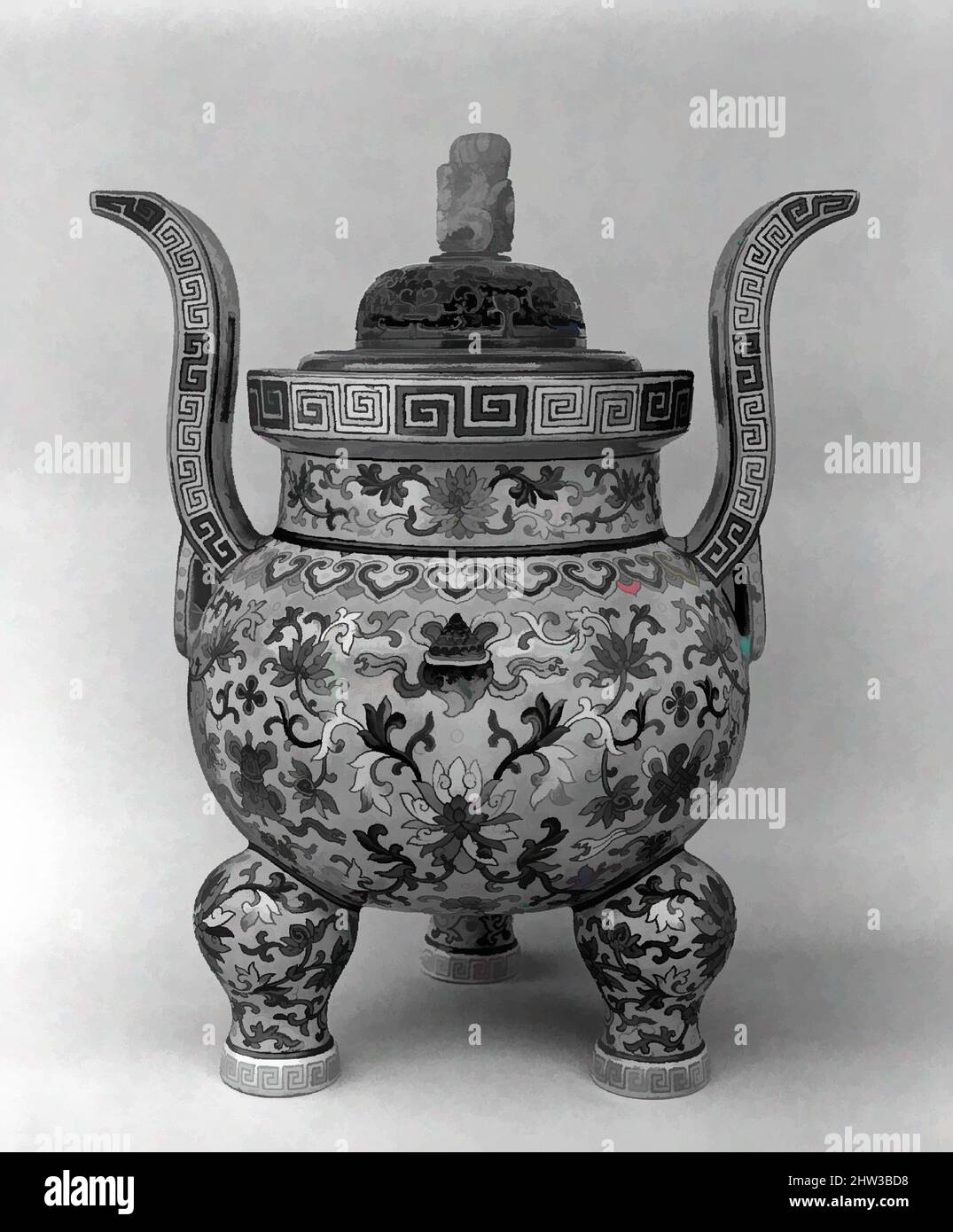 Kunst inspiriert von Räucherstäbchen aus einem fünfteiligen Altarset (Wugong), Qing-Dynastie (1644–1911), Daoguang-Zeit (1821–50), China, Porzellan, H. inkl. Deckel 16 1/8 Zoll (41 cm); H ohne Deckel 15 1/8 Zoll (38,4 cm); W (zwischen Ausbrüchen) 12 3/4 Zoll (32,4 cm); D. 10 Zoll (25,4 cm), Keramik, Klassisches von Artotop modernisiertes Werk mit einem Schuss Moderne. Formen, Farbe und Wert, auffällige visuelle Wirkung auf Kunst. Emotionen durch Freiheit von Kunstwerken auf zeitgemäße Weise. Eine zeitlose Botschaft, die eine wild kreative neue Richtung verfolgt. Künstler, die sich dem digitalen Medium zuwenden und die Artotop NFT erschaffen Stockfoto