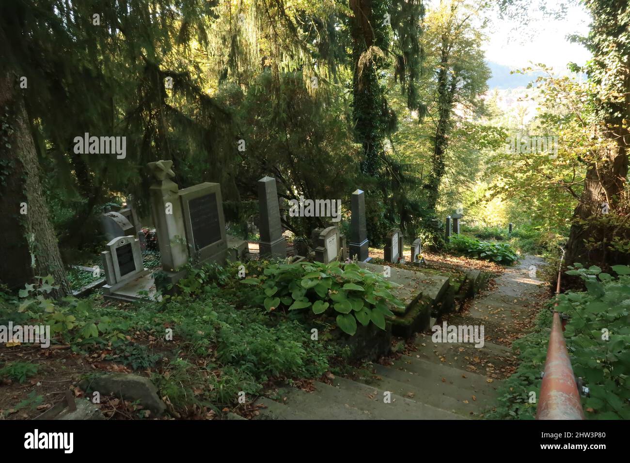 Treppe in Sighisoaras berühmter deutscher Friedhof, Rumänien 2021 Stockfoto