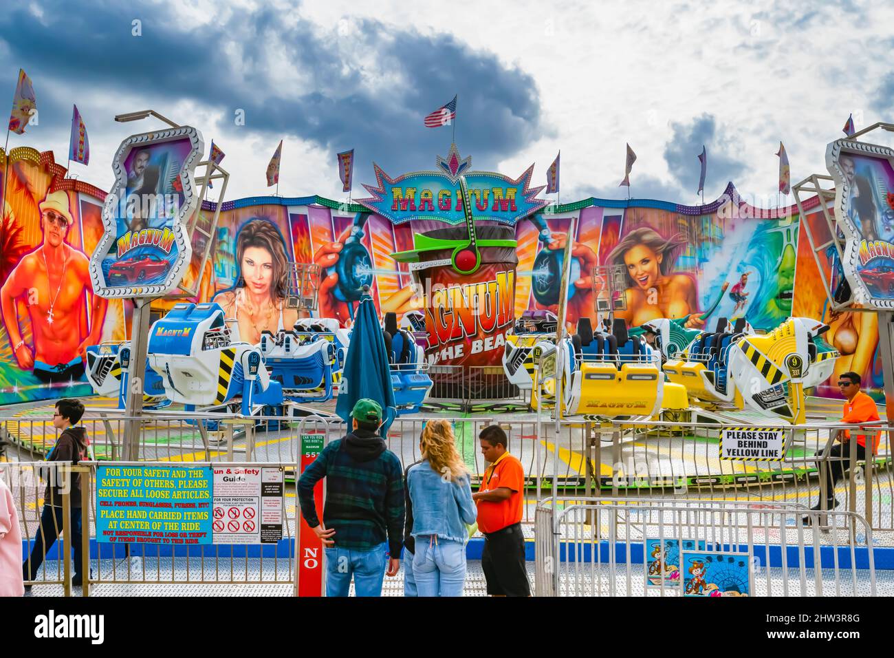 Tampa, Florida, USA 02 15 2022. Die Magnum-Fahrt auf der Florida State Fair. Stockfoto