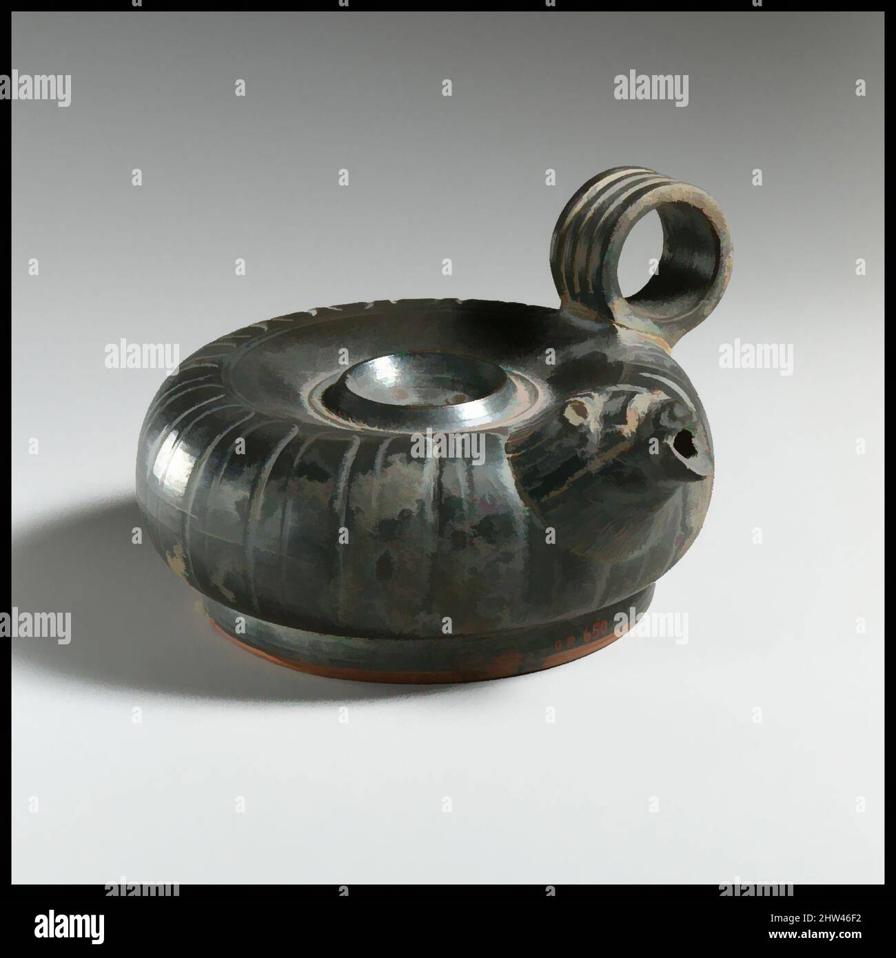 Kunst inspiriert von Terracotta guttus (Kolben mit Griff und Auslauf), klassisch, 4. Jahrhundert v. Chr., Griechisch, Süditalienisch, Campanian, Terrakotta; schwarz glasiert, 2 7/8in. (7,3cm), Vases, in der griechischen Kunst ist ein Löwenkopf die typische Form des Auslaufs, sei es für die Wasserspeier eines monumentalen, klassischen Werks, das von Artotop mit einem Schuss Moderne modernisiert wurde. Formen, Farbe und Wert, auffällige visuelle Wirkung auf Kunst. Emotionen durch Freiheit von Kunstwerken auf zeitgemäße Weise. Eine zeitlose Botschaft, die eine wild kreative neue Richtung verfolgt. Künstler, die sich dem digitalen Medium zuwenden und die Artotop NFT erschaffen Stockfoto