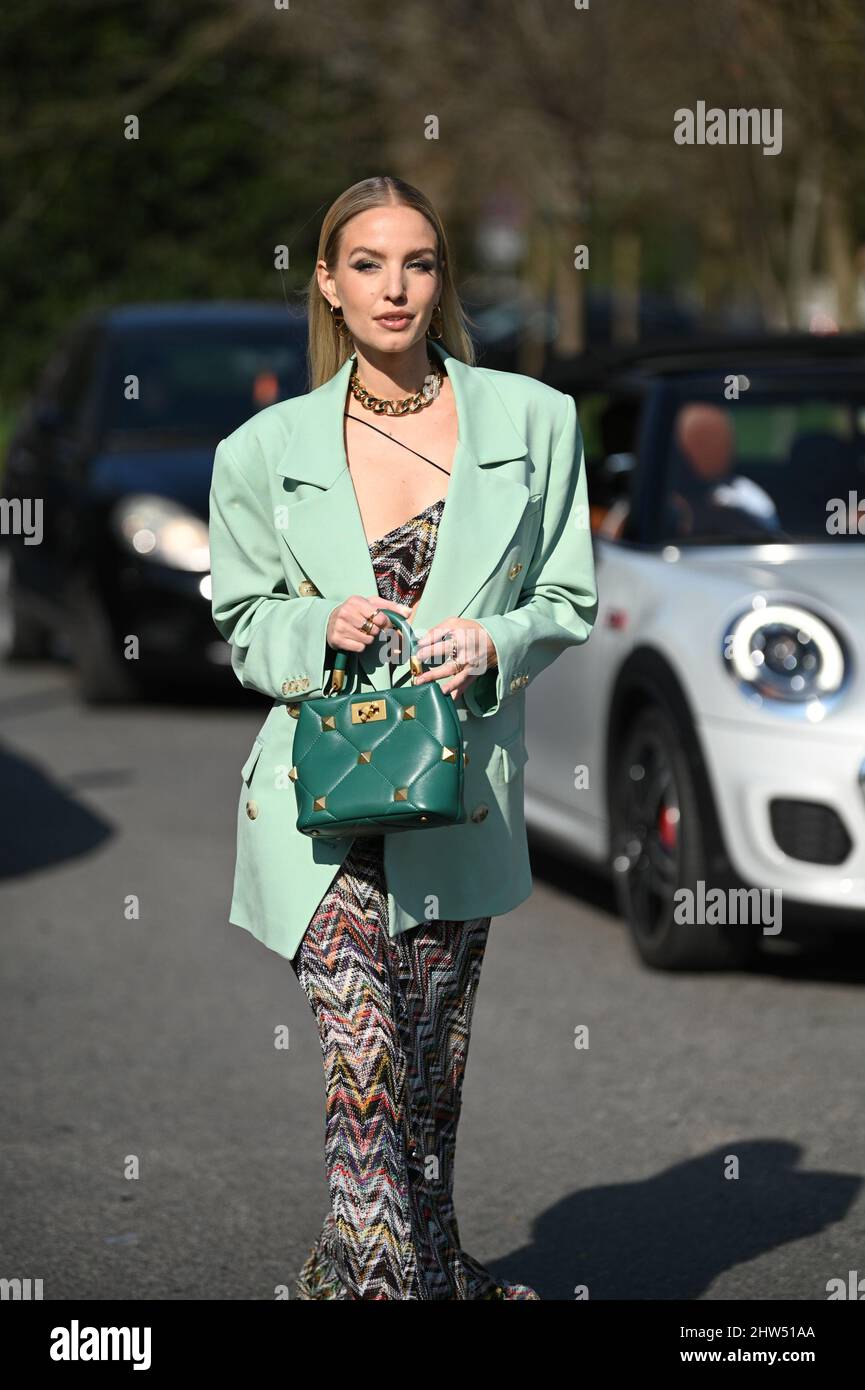Leonie Hanne vor der Missoni Fashion Show während der Milan Fashion Week Herbst/Winter 2022/2023 Stockfoto