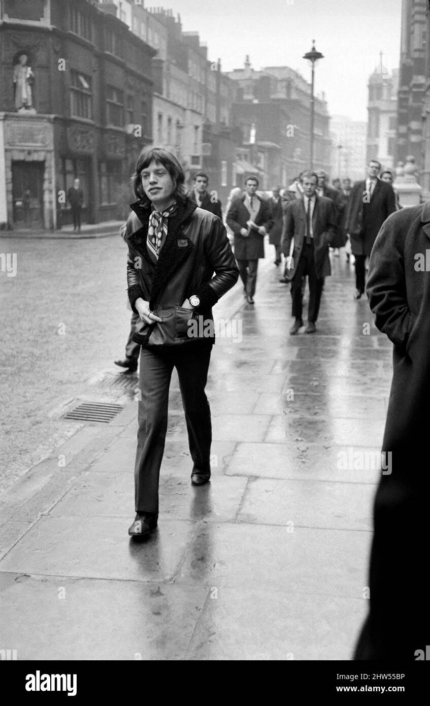Mick Jagger von den Rolling Stones ging zu den Gerichten, um die Berufung eines seiner Gruppen Brian Jones zu hören. 1967 X11555.-001. Dezember Stockfoto
