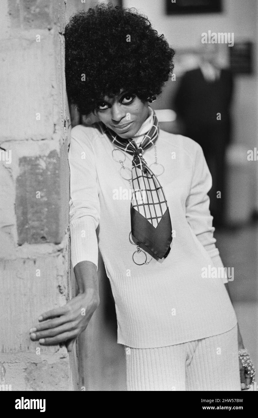 Diana Ross von den Supremes, die beim Presseempfang für ihre neueste Single 'Love Child' abgebildet wurde. Sie ist in London, zusammen mit ihren anderen Supremes, Mary Wilson und Cindy Birdsong, um für den Song Picture taken 19.. November 1968 zu werben Stockfoto