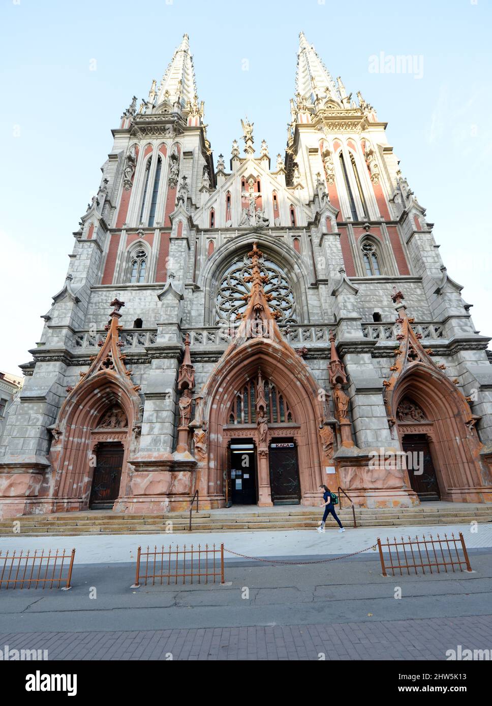 Kiew, Ukraine. Die St.-Nikolaus-Kathedrale ist eine Kathedrale aus dem frühen 20.. Jahrhundert, die ursprünglich für die wachsende polnische Gemeinde der Stadt gebaut wurde. Stockfoto