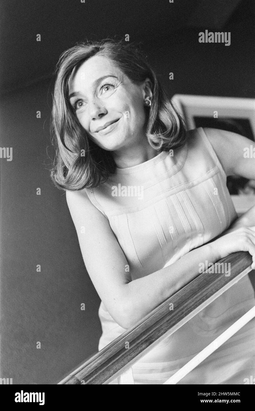 Emmanuelle Riva, französische Schauspielerin in Großbritannien, um den neuen Film Bitter Fruit zu promoten, im Cameo Polytechnic Cinema, London, 5.. September 1967. Stockfoto