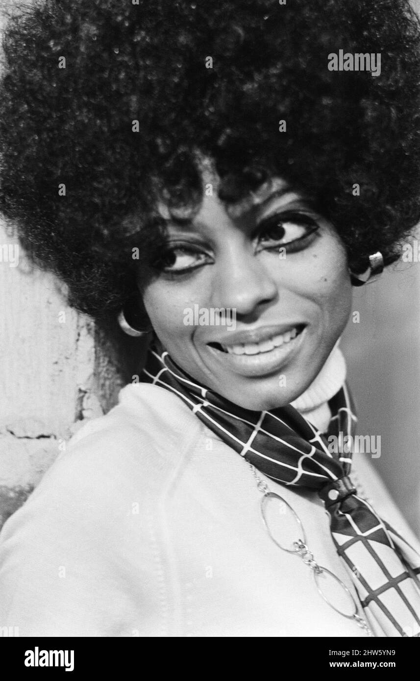 Diana Ross von den Supremes, die beim Presseempfang für ihre neueste Single 'Love Child' abgebildet wurde. Sie ist in London, zusammen mit ihren anderen Supremes, Mary Wilson und Cindy Birdsong, um für den Song Picture taken 19.. November 1968 zu werben Stockfoto