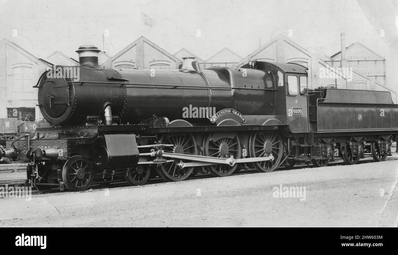 Der Arlington Grange war einer der ersten der Great Western Co's 'Grange'-Klasse von 4-6-0 gemischten Lokomotiven, die 1936 in Dienst gestellt wurden. Sie gewichten 114 Tonnen und waren für den Umgang mit schnellen Gütertransporten in schweren Ausfahrten besser ausgelegt. Sie ähneln in Design und Aussehen der Klasse „Hell“, hatten aber kleinere Antriebsräder. Sie ersetzten einen 2-6-0 Typ, der verurteilt worden war. Der Arlington Grange wurde in Swindon gebaut. 15.. Dezember 1968 Stockfoto