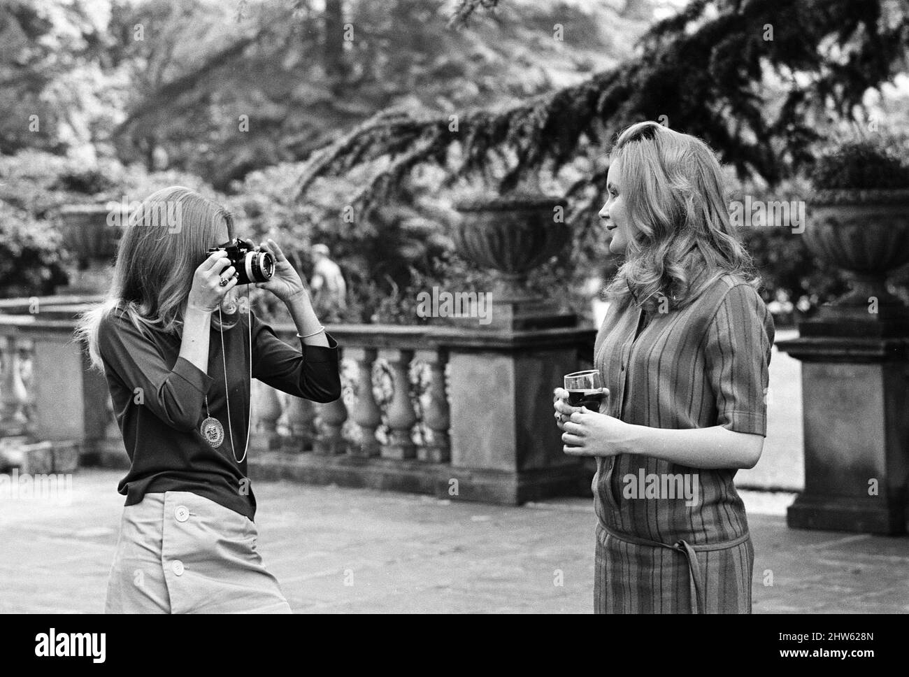 Schauspielerinnen Hayley Mills und Pippa Steel. 13. Mai 1967. Stockfoto