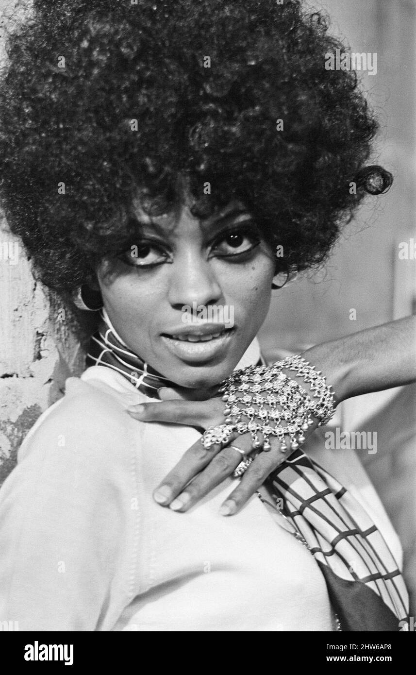 Diana Ross von den Supremes, die beim Presseempfang für ihre neueste Single 'Love Child' abgebildet wurde. Sie ist in London, zusammen mit ihren anderen Supremes, Mary Wilson und Cindy Birdsong, um für den Song Picture taken 19.. November 1968 zu werben Stockfoto
