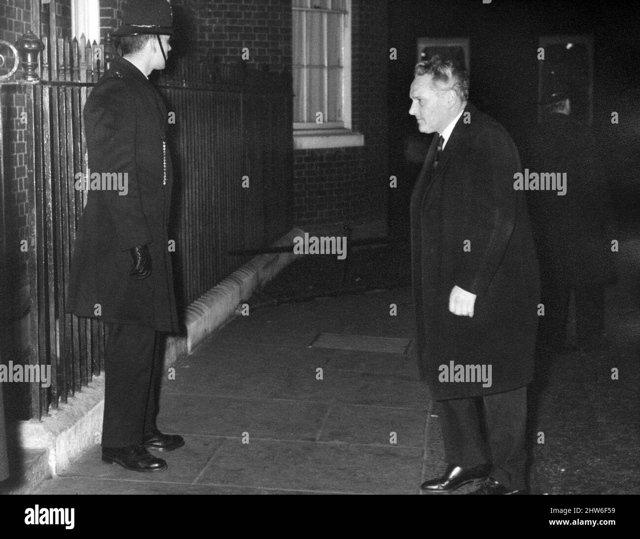 Hugh Cudlipp, von The Daily Mirror Newspapers, Sunday Pictorial Newspapers und The International Publishing Corporation (1963-68), nimmt am 7.. Februar 1967 am Abendessen des Premierministers für Herrn Kosygin in der Downing Street Nr. 10, London, Teil. Stockfoto