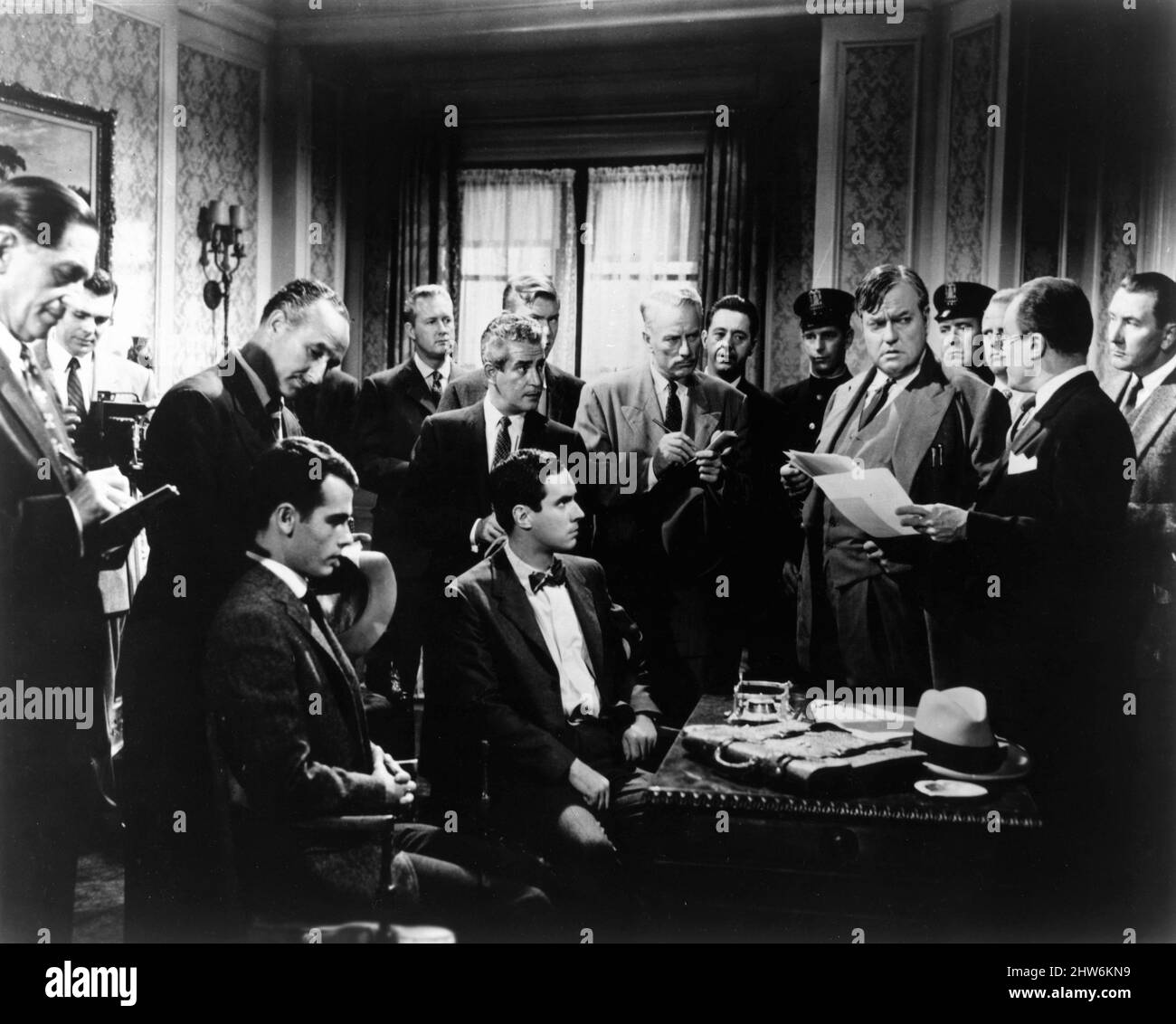 DEAN STOCKWELL BRADFORD DILLMAN EDWARD BINNS ORSON WELLES UND Z. B. MARSHALL in COMPULSION 1959 Regisseur RICHARD FLEISCHER Roman Meyer Levin Drehbuch Richard Murphy Darryl F. Zanuck Productions / Twentieth Century Fox Stockfoto