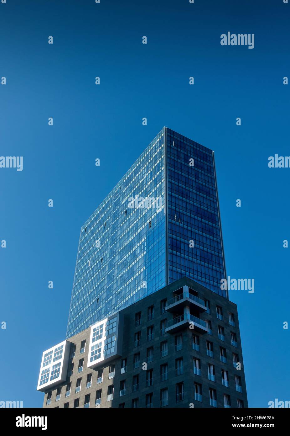 Isozaki atea zwillingsturm Fotos und Bildmaterial in hoher Auflösung