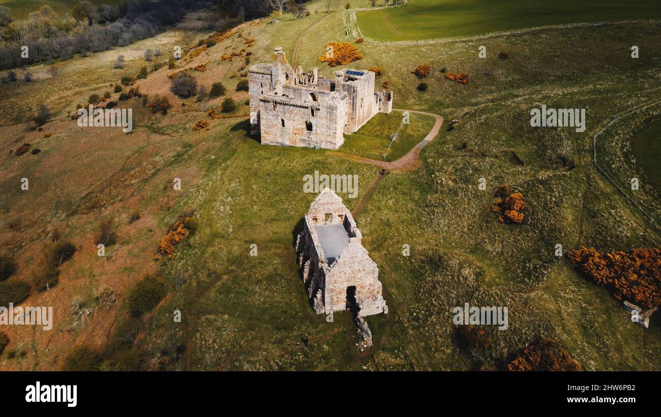 Luftaufnahme von Crichton Castle in Midlothian, Schottland, Großbritannien Stockfoto