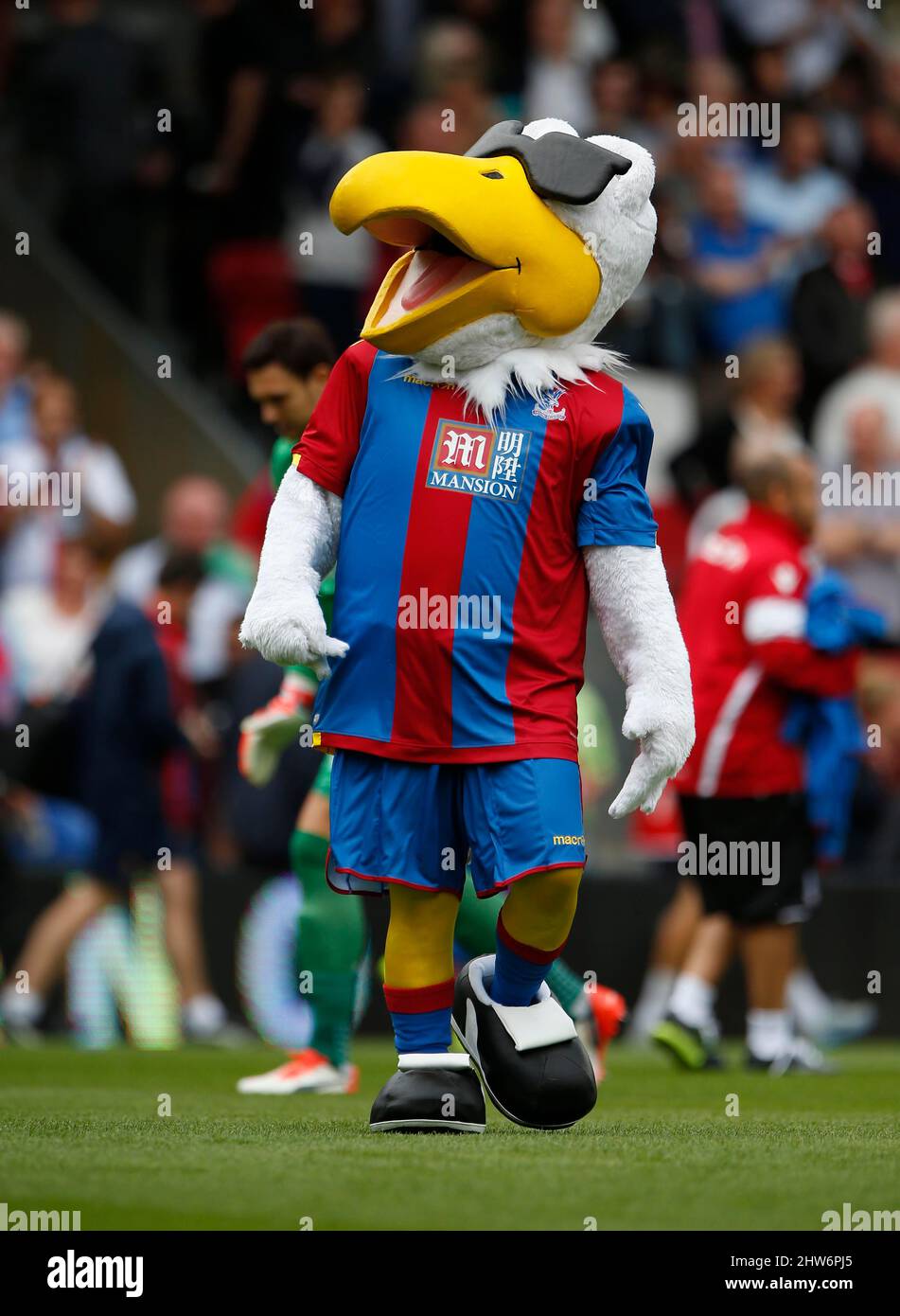 Crystal Palace Maskottchen Pete the Eagle wird vor dem Barclays Premier League Spiel zwischen Crystal Palace und Arsenal im Selhurst Park in London gesehen. 16. August 2015. James Boardman / Telephoto Images +44 7967 642437 Stockfoto