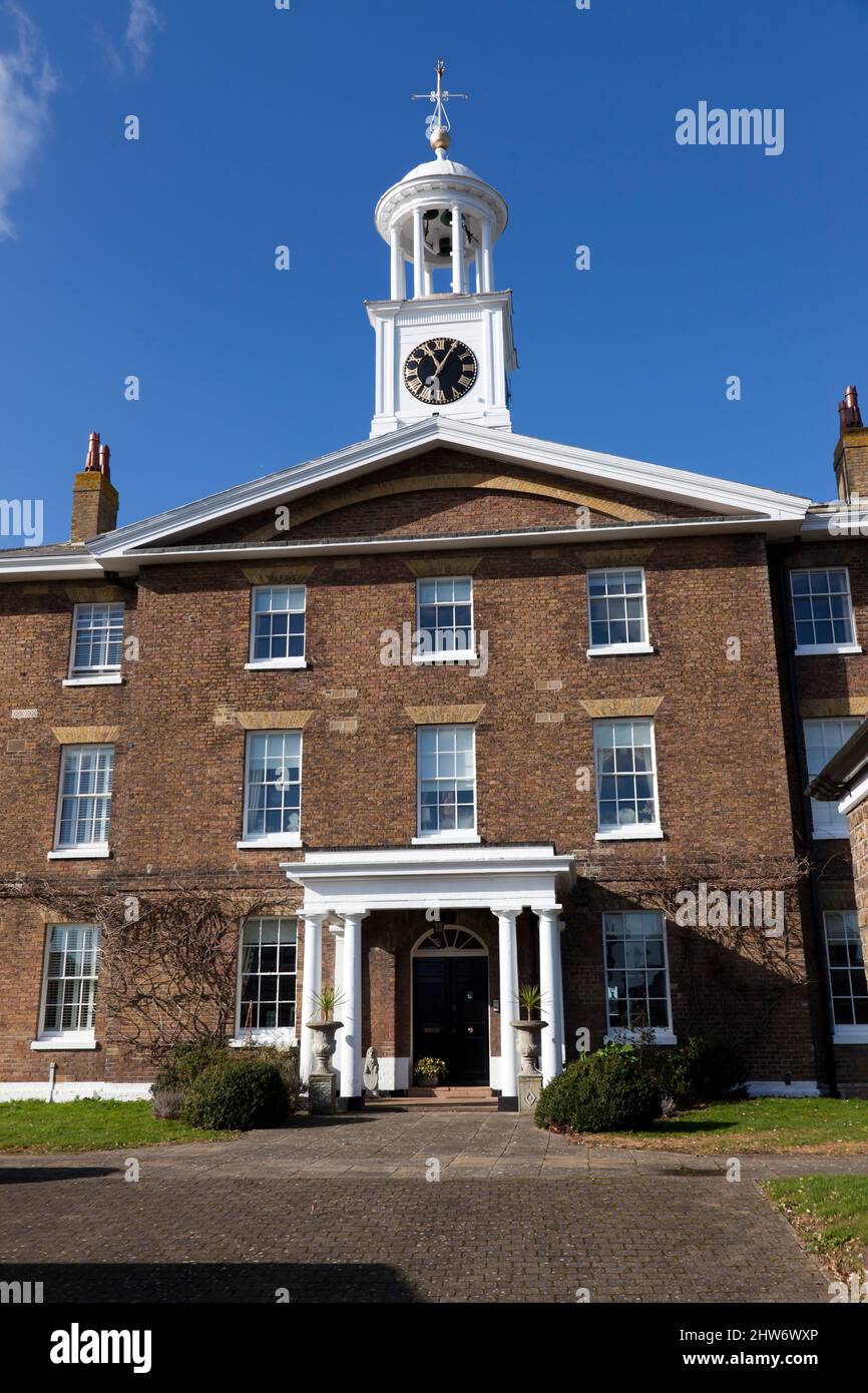 Nahaufnahme des Central Clocktowers, Admiralty Mews (ehemals East Barracks), South Deal, Kent, Stockfoto