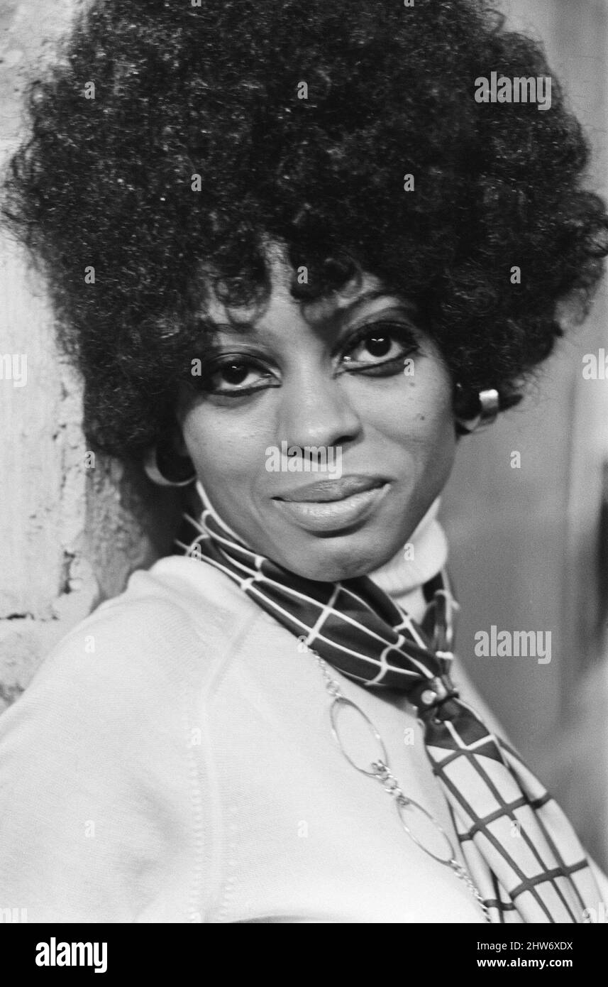 Diana Ross von den Supremes, die beim Presseempfang für ihre neueste Single 'Love Child' abgebildet wurde. Sie ist in London, zusammen mit ihren anderen Supremes, Mary Wilson und Cindy Birdsong, um für den Song Picture taken 19.. November 1968 zu werben Stockfoto
