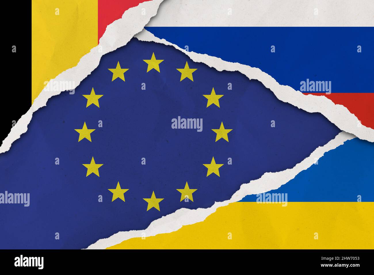 Ukraine, Russland, Europäische Union und Belgien Flagge zerrissene Papier Grunge Hintergrund. Abstract Ukraine Russland politische Konflikte, Kriegskonzept Textur backg Stockfoto