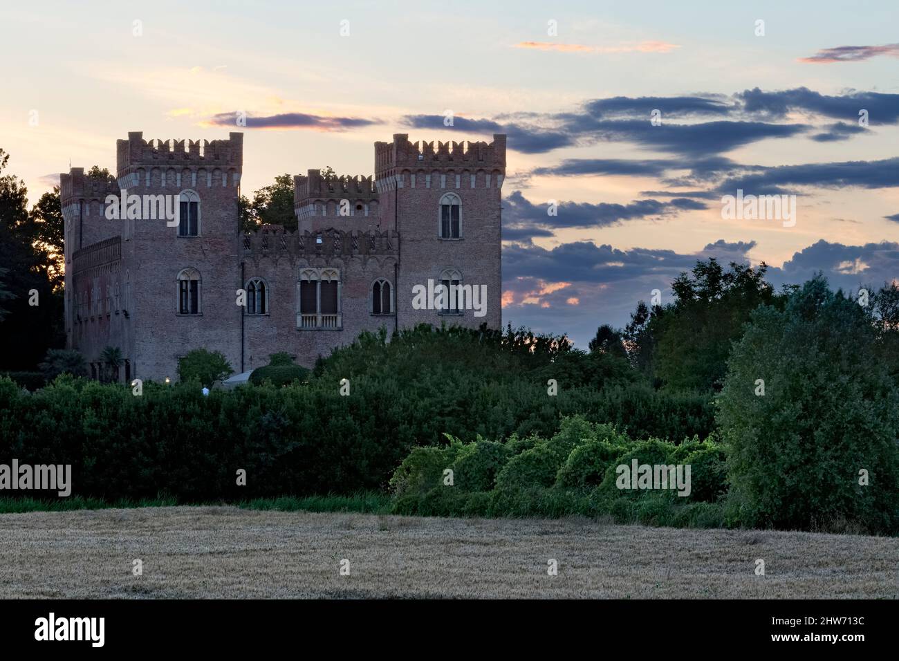 Das mittelalterliche Schloss von Bevilacqua wurde 1532 vom Architekten Michele Sanmicheli in eine edle Residenz umgewandelt. Bevilacqua, Venetien, Italien. Stockfoto