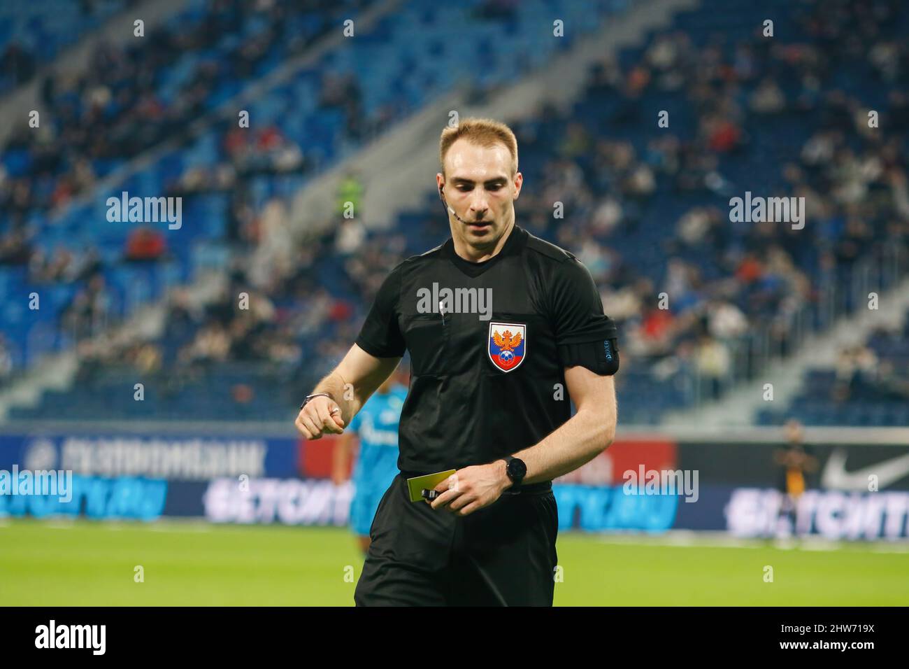 Sankt Petersburg, Russland. 03. März 2022. Anton Frolov Chief Referee gesehen während des russischen Cup-Fußballspiels zwischen Zenit Sankt Petersburg und Kamaz Naberezhnye Chelny in der Gazprom Arena. Endergebnis: Zenit 6:0 Kamaz. (Foto von Maksim Konstantinov/SOPA Images/Sipa USA) Quelle: SIPA USA/Alamy Live News Stockfoto