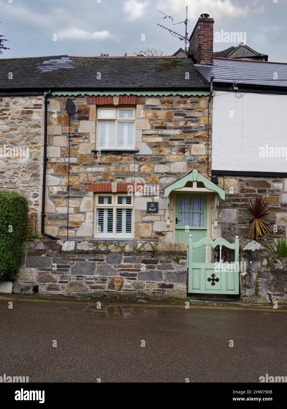 Süßes zwei-oben-zwei-unten-Cottage, Pentewan, Cornwall, Großbritannien Stockfoto