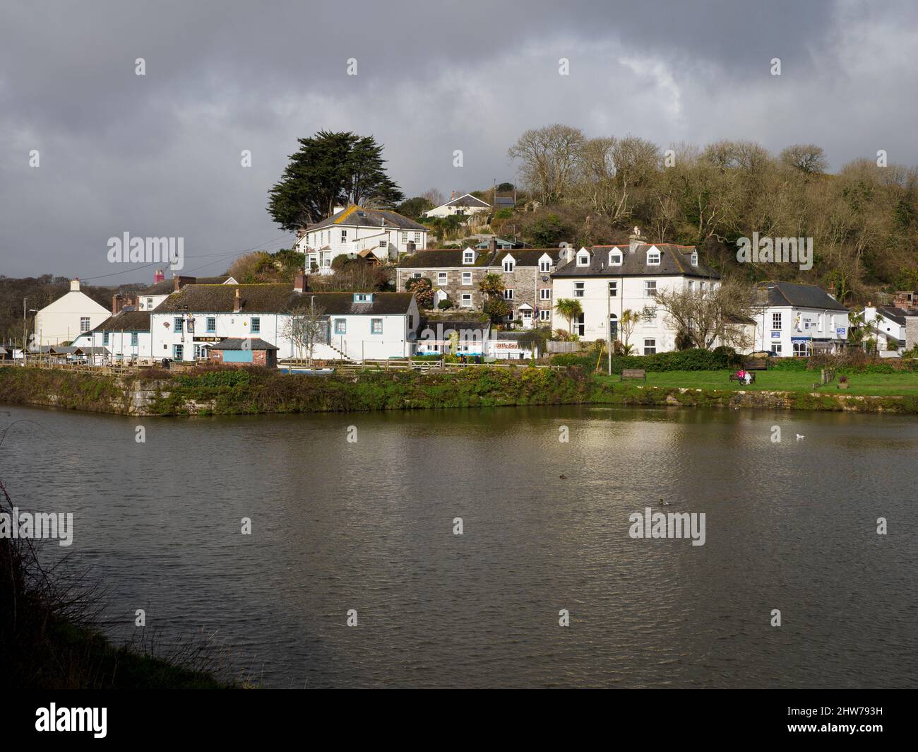Der alte Hafen, der jetzt vom Meer abgeschnitten ist, Pentewan, Cornwall, Großbritannien Stockfoto