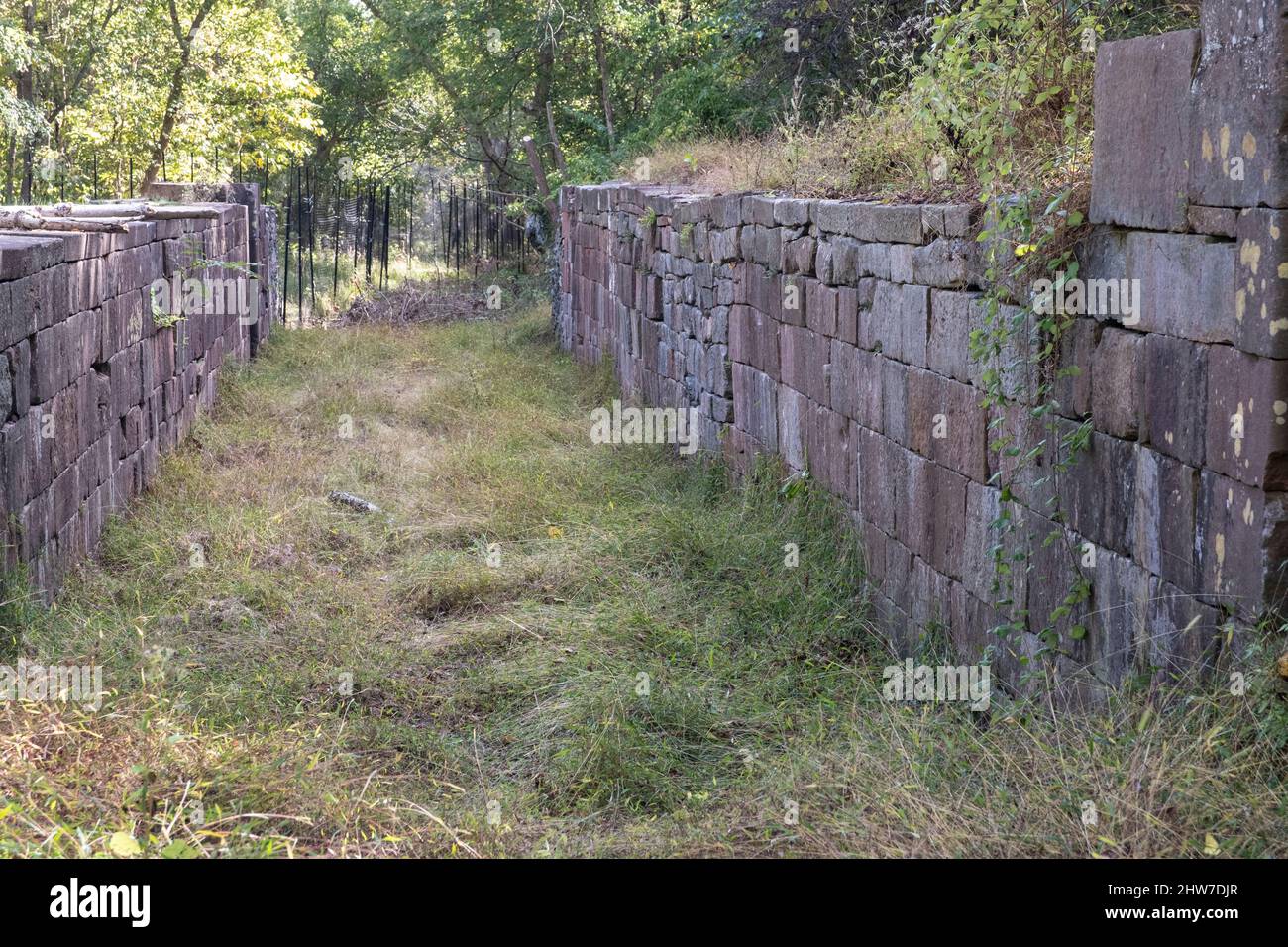 Virginia. Great Falls Park. Patowmack Canal Trail. Rest einer Kanalschleuse. Stockfoto