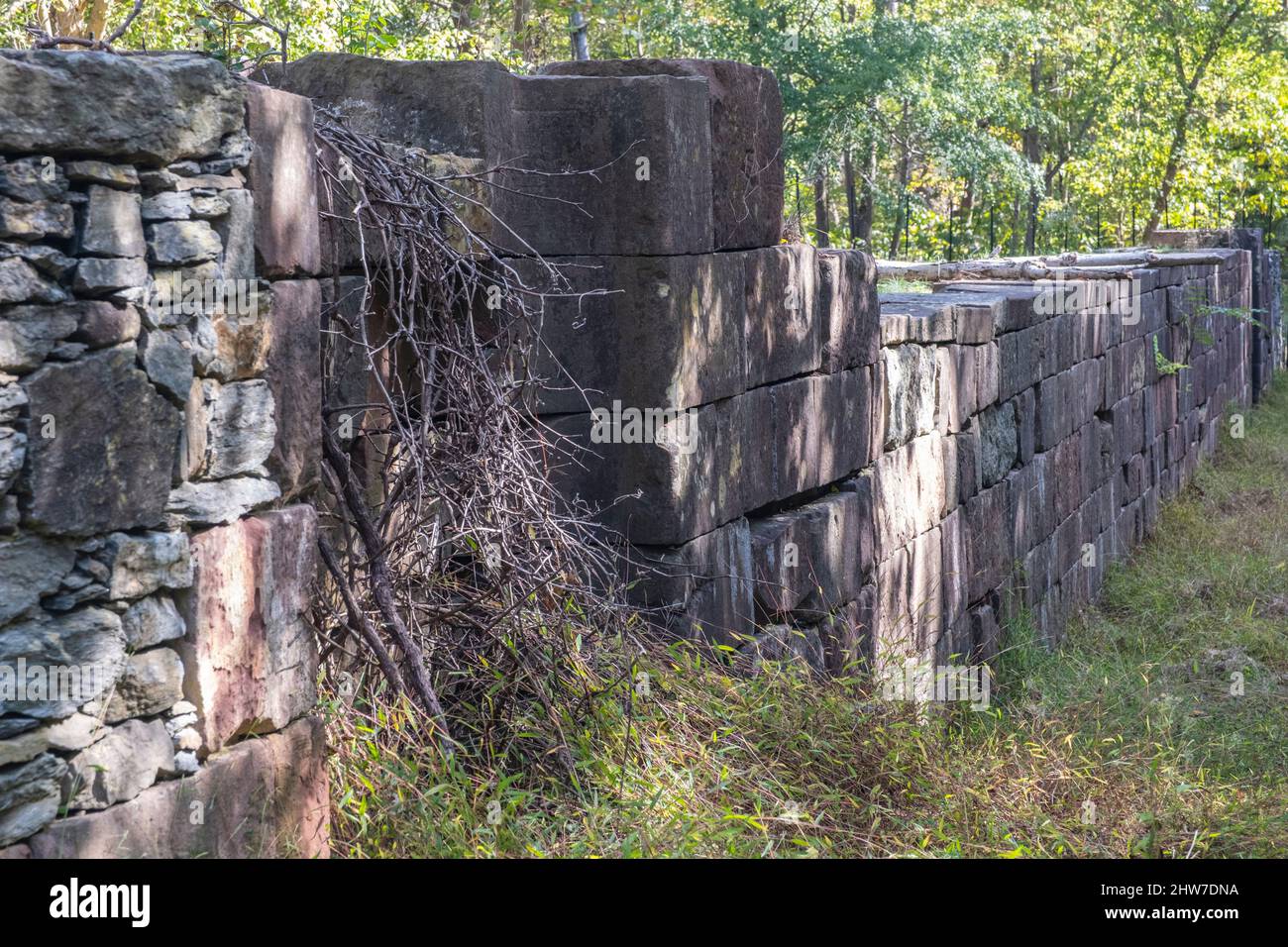 Virginia. Great Falls Park. Patowmack Canal Trail. Rest einer Kanalschleuse. Stockfoto