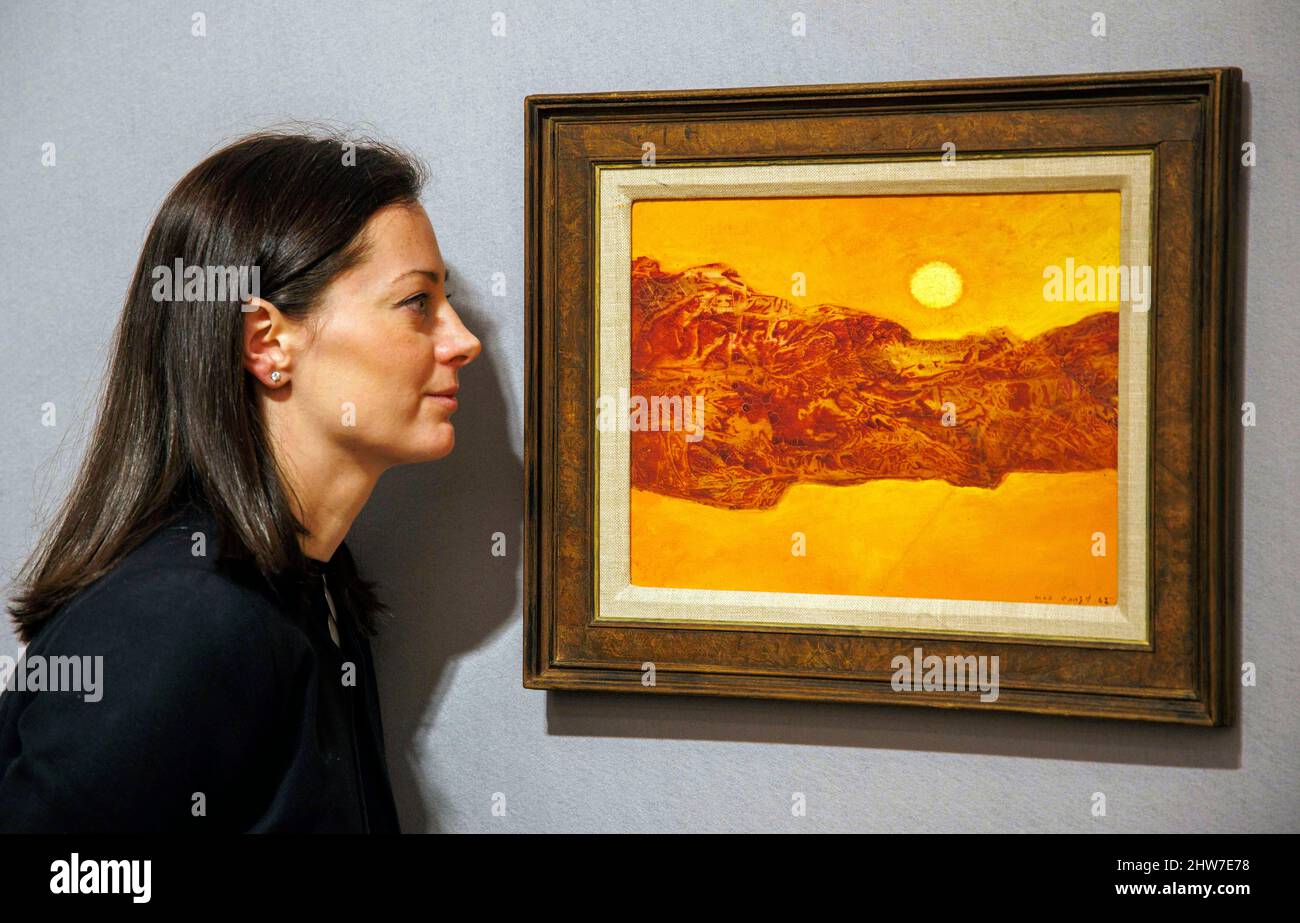 London, Großbritannien. 4. März 2022. Aber in Farbe, gemalt 1962 von Max Ernst, schätzen £180.000-250.000. The Minds Eye, surrealistischer Kunstverkauf bei Bonhams. Der Verkauf erfolgt am Dienstag, den 8.. März. Kredit: Mark Thomas/Alamy Live Nachrichten Stockfoto