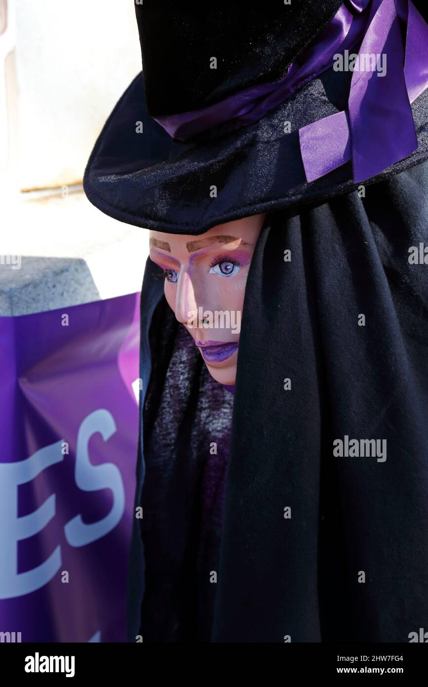 Marsch gegen Feminizide und Gewalt gegen Frauen organisiert von Nous Totes 34. Montpellier, Österreich, Frankreich Stockfoto