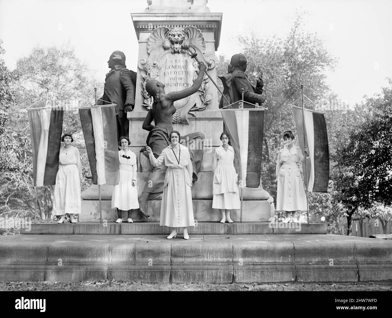 Suffragetten demonstrieren an der Lafayette Statue, Washington DC, USA, Harris & Ewing, 1918 Stockfoto