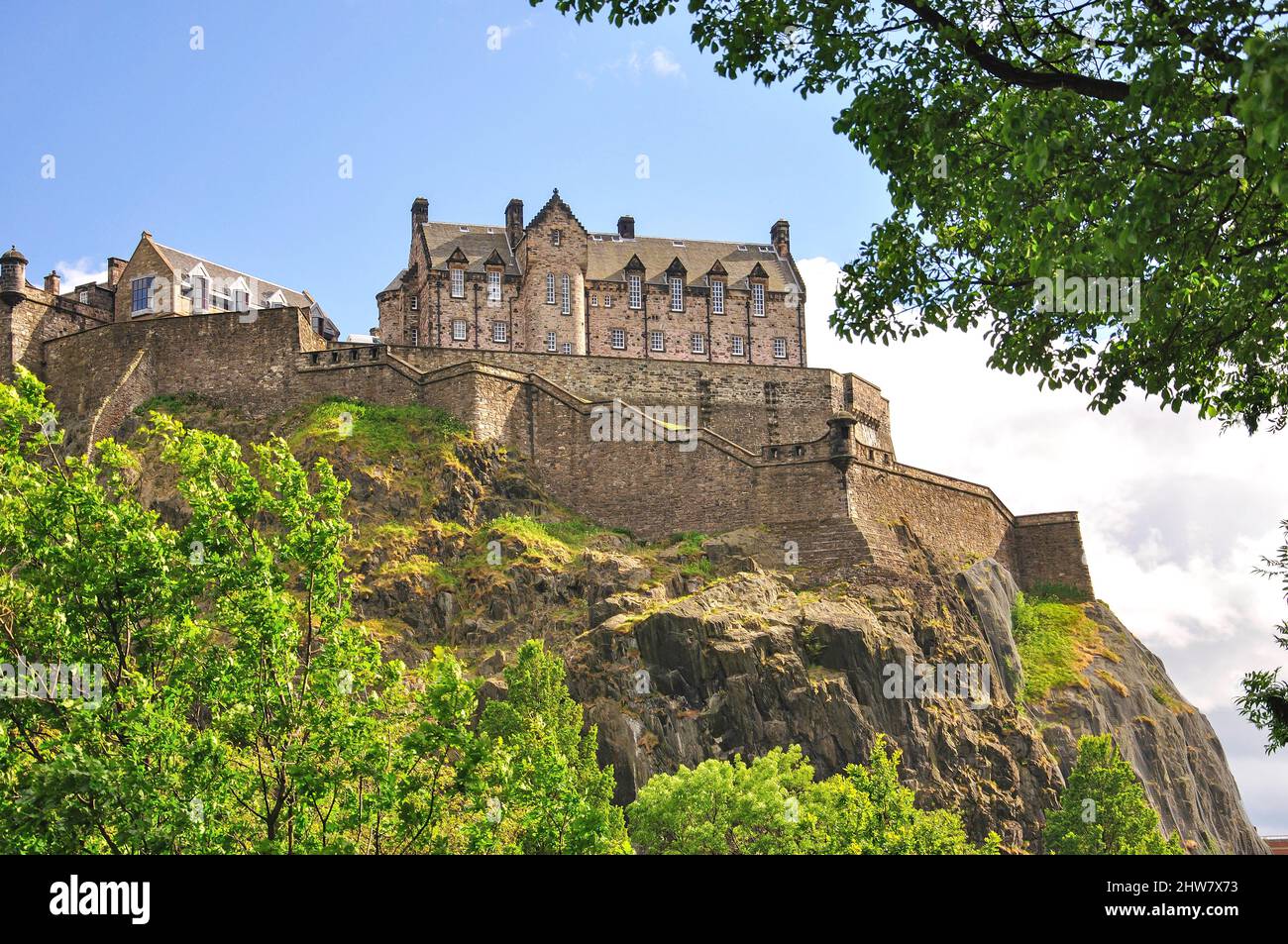 Edinburgh Castle von Princes Street Gardens, Edinburgh, Lothian, Schottland, Vereinigtes Königreich Stockfoto