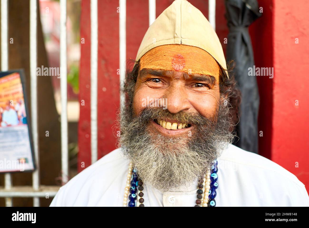 Indien, Delhi. Porträt eines lächelnden Mannes Stockfoto