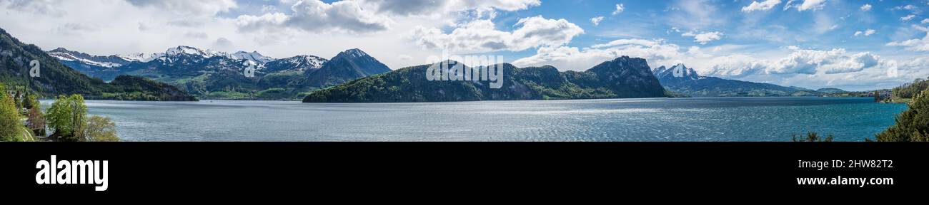 Panorama extra breit. Vierwaldstättersee. Alpen, Pilatus, Burgenstock, Stanserhorn Stockfoto
