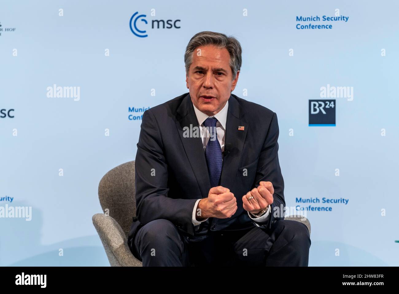 Staatssekretär Antony J. Blinken nimmt am 18. Februar 2022 an einer moderierten Diskussion mit Bundesaußenministerin Annalena Baerbock auf der Münchner Sicherheitskonferenz Teil. Stockfoto