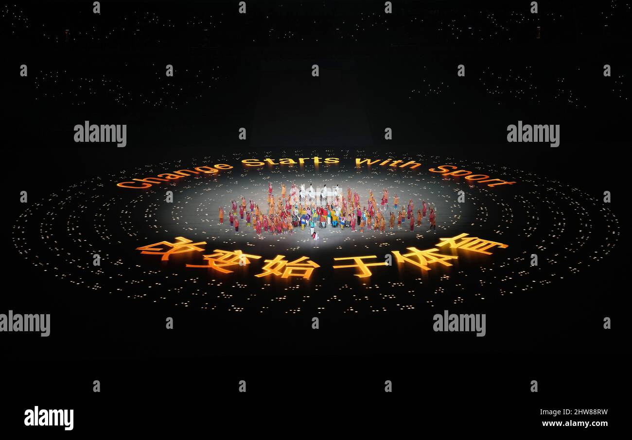 Peking, China. 4. März 2022. Das Foto zeigt eine Szene der Aufführung während der Eröffnungszeremonie der Paralympischen Winterspiele 2022 in Peking im Nationalstadion in Peking, der Hauptstadt Chinas, am 4. März 2022. Quelle: Hu Huhu/Xinhua/Alamy Live News Stockfoto