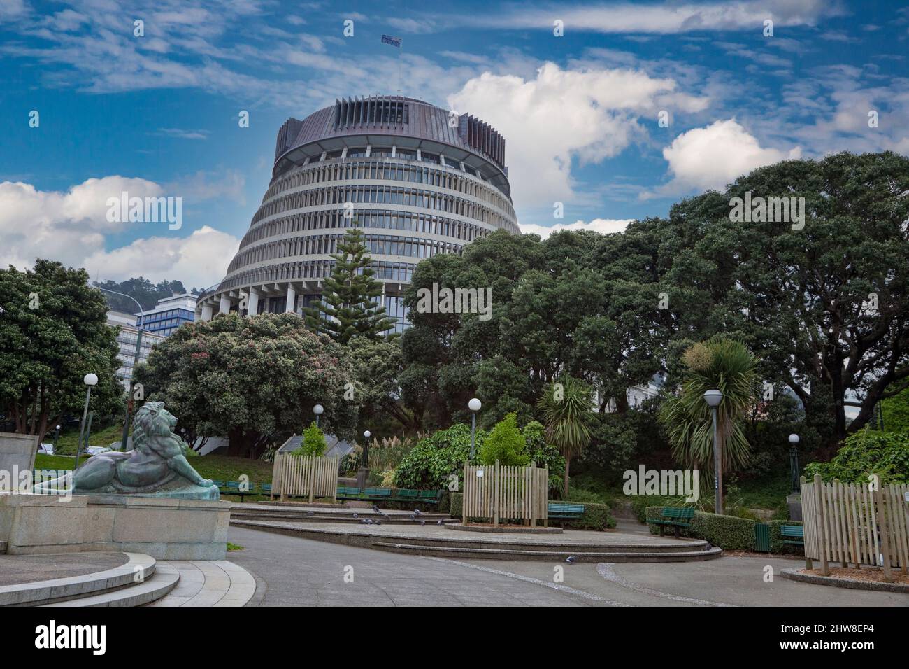 Wellington, Neuseeland. Das Bürogebäude des Premierministers, „The Beehive“. Stockfoto