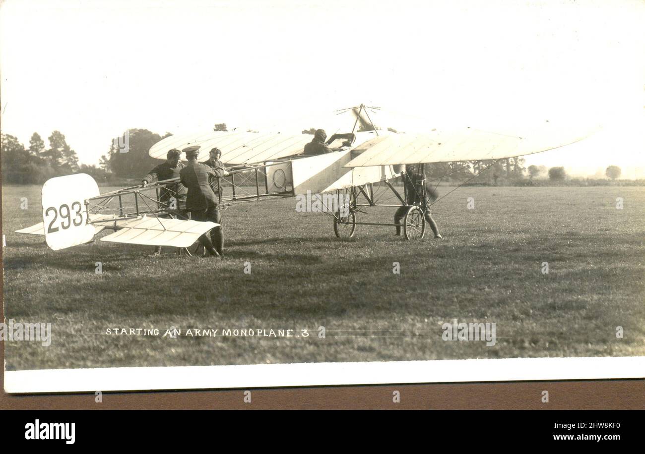 Fotopostkarte mit dem Titel Starting an Army Monoplane um 1912 Stockfoto