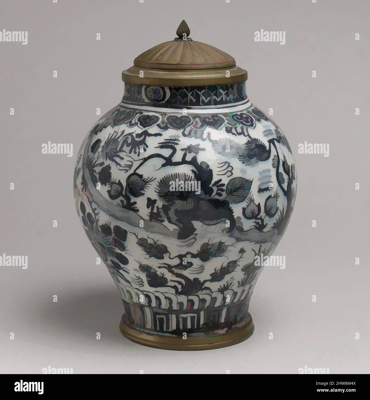 Kunst inspiriert von Glas mit Löwen und Landschaftselementen, erste Hälfte 18. Jahrhundert, hergestellt im Iran, Steinepaste; gemalt unter transparenter Glasur; Messing, H. 11 in. (27,9 cm), Keramik, die jahrhundertelange Popularität der chinesischen Keramik in der islamischen Welt setzte sich bis in die Safavid-Ära im Iran fort, Klassische Werke, die von Artotop mit einem Schuss Moderne modernisiert wurden. Formen, Farbe und Wert, auffällige visuelle Wirkung auf Kunst. Emotionen durch Freiheit von Kunstwerken auf zeitgemäße Weise. Eine zeitlose Botschaft, die eine wild kreative neue Richtung verfolgt. Künstler, die sich dem digitalen Medium zuwenden und die Artotop NFT erschaffen Stockfoto