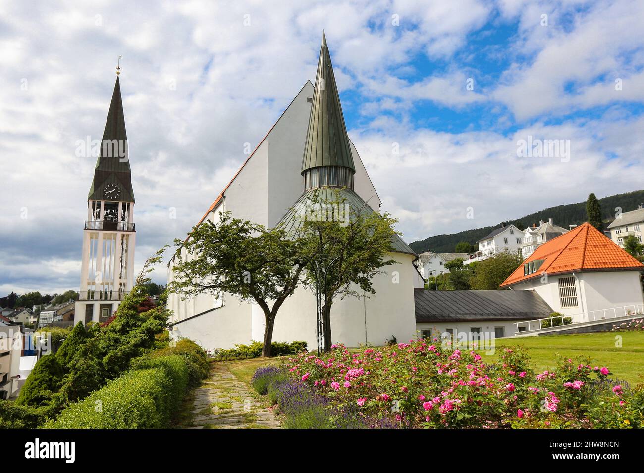 Die Kathedrale von Molde (norwegisch: Molde domkirke) ist eine Kathedrale der Kirche von Norwegen in der Gemeinde Molde im Landkreis Moere Og Romsdal, Norwegen. Es ist loc Stockfoto