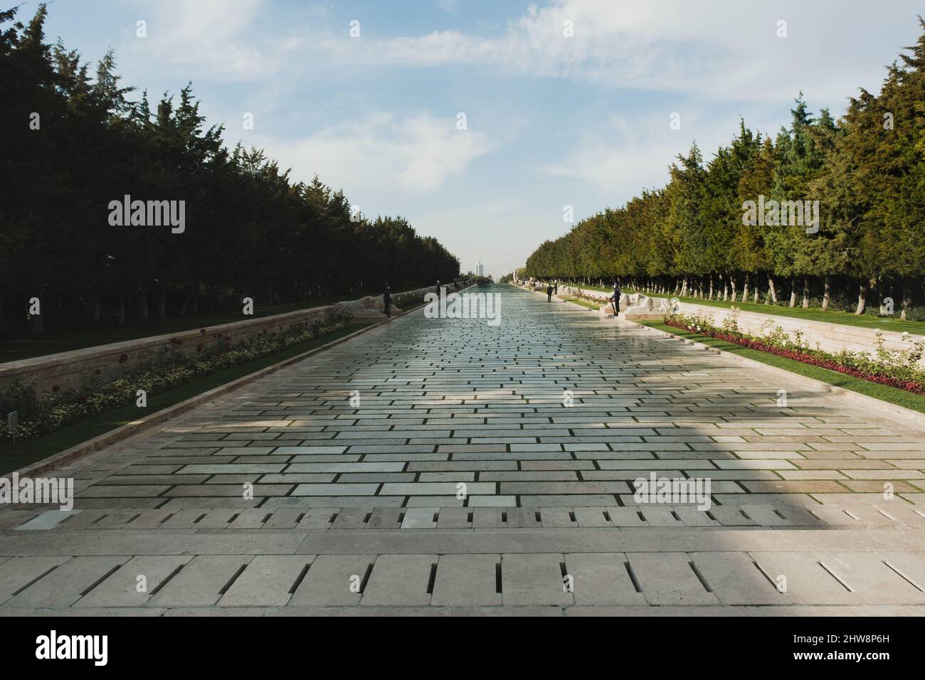 Ankara, Türkei - 09. November 2021: Löwenstraße und Soldaten auf Wache in Anıtkabir. Redaktionelle Aufnahme in Ankara. Stockfoto