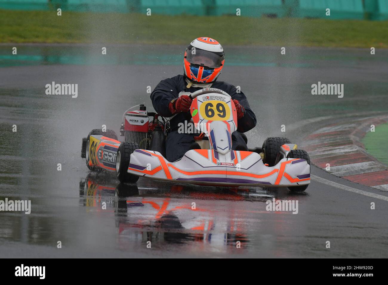 Johnny Herbert ist ein ehemaliger britischer Formel-1-Rennfahrer und aktueller Fernsehkommentator und Experte für Sky Sports F1, siehe hier zurück zu seinen Kart-Wurzeln. Stockfoto