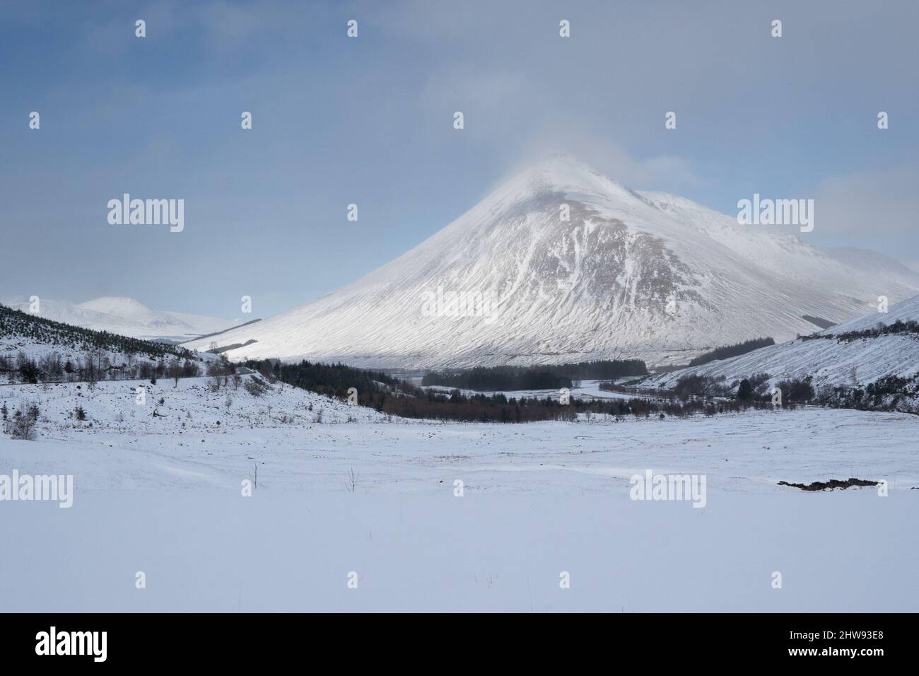 Eine leichte Schneedecke in Glencoe, Schottland, Großbritannien Stockfoto