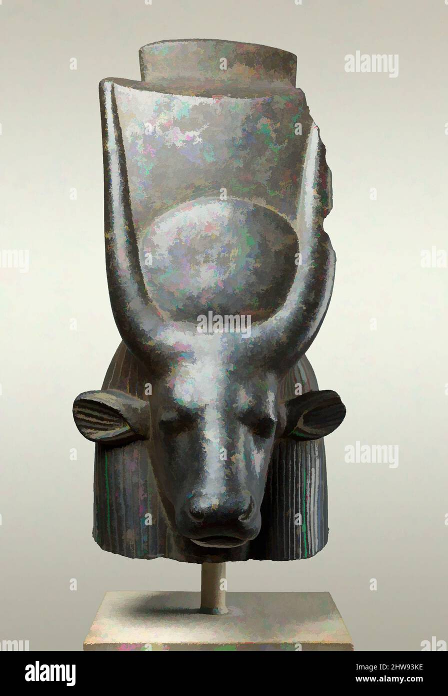 Kunst inspiriert von Kopf einer Kuh Göttin (Hathor oder Mehetweret), New Kingdom, Dynasty 18, ca. 1390–1352 v. Chr., aus Ägypten, Oberägypten, Theben, porphyritischer Diorit, H. 53,6 cm (21 1/8 in.); B. 28 cm (11 in.); D. 33 cm (13 in, Classic Works modernisiert von Artotop mit einem Schuss Moderne. Formen, Farbe und Wert, auffällige visuelle Wirkung auf Kunst. Emotionen durch Freiheit von Kunstwerken auf zeitgemäße Weise. Eine zeitlose Botschaft, die eine wild kreative neue Richtung verfolgt. Künstler, die sich dem digitalen Medium zuwenden und die Artotop NFT erschaffen Stockfoto