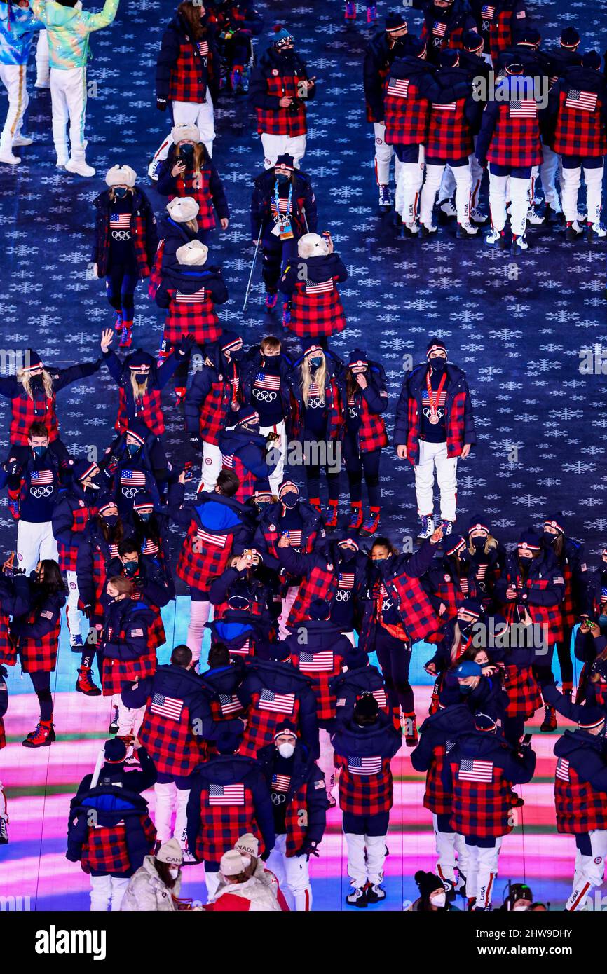 Die Delegation der Vereinigten Staaten (USA), 20. FEBRUAR 2022: Abschlusszeremonie der Olympischen Winterspiele 2022 in Peking im Nationalstadion in Peking, China. USA Stockfoto