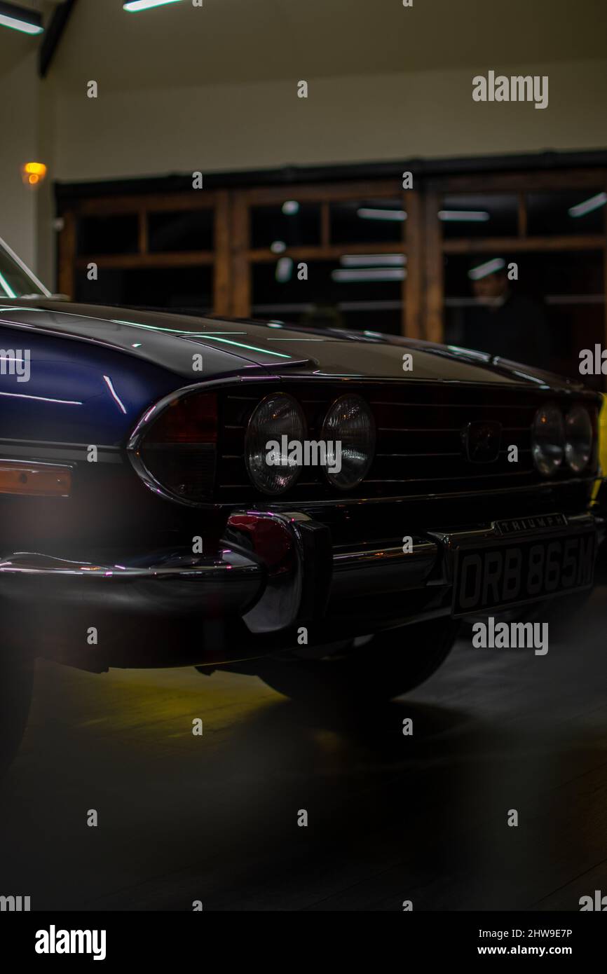 Makellos restaurierter Triumph Stag in der Garage von Oakmere Motors Ltd. In Prestbury, Kishire. Stockfoto