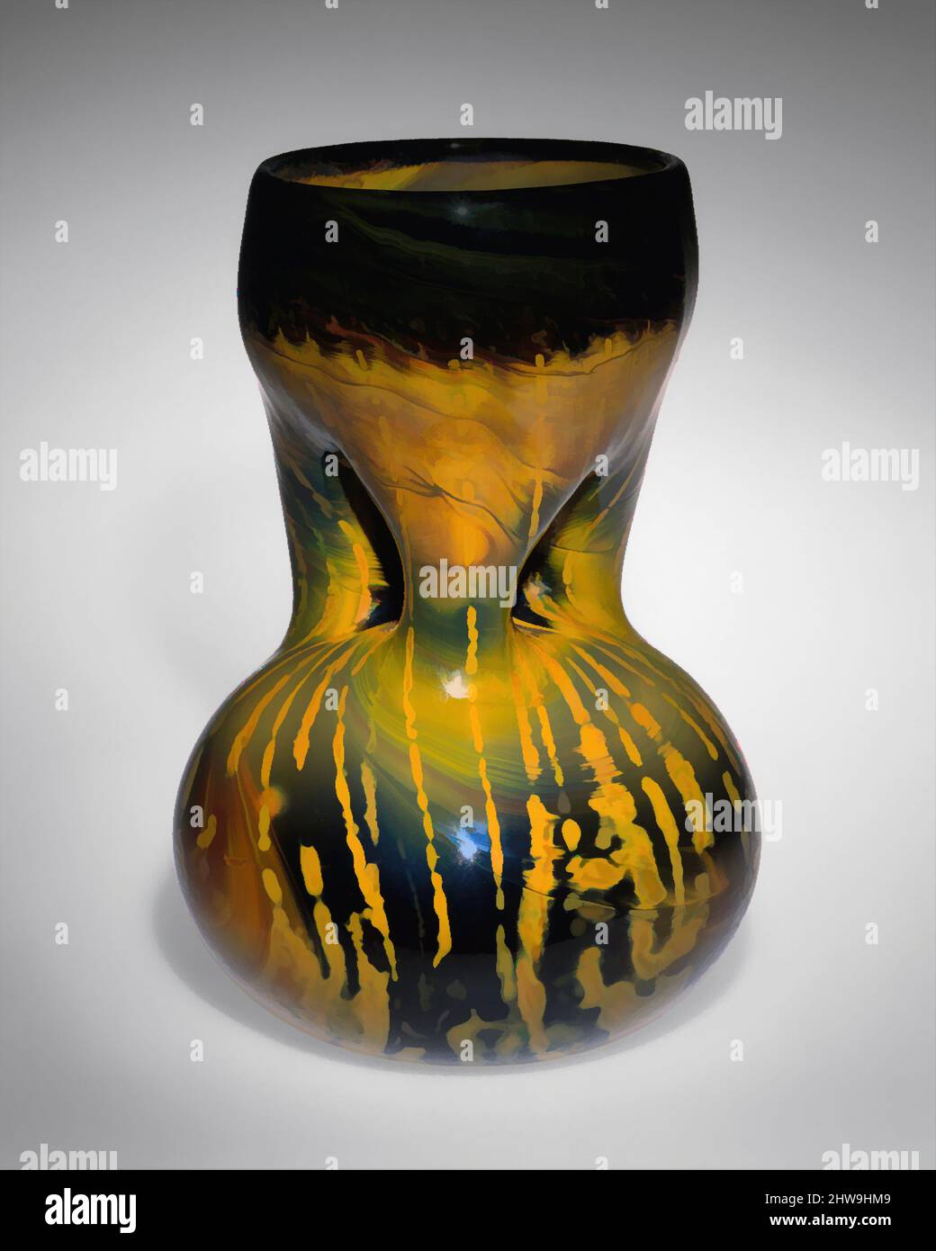 Art inspired by Vase, 1893–96, Made in New York, USA, amerikanisch, Favrile Glas, 6 3/4 x 4 5/8 Zoll (17,1 cm), Glass, Tiffany Glass and Decorating Company (American, 1892–1902), American Glass, Classic Works modernisiert von Artotop mit einem Schuss Moderne. Formen, Farbe und Wert, auffällige visuelle Wirkung auf Kunst. Emotionen durch Freiheit von Kunstwerken auf zeitgemäße Weise. Eine zeitlose Botschaft, die eine wild kreative neue Richtung verfolgt. Künstler, die sich dem digitalen Medium zuwenden und die Artotop NFT erschaffen Stockfoto