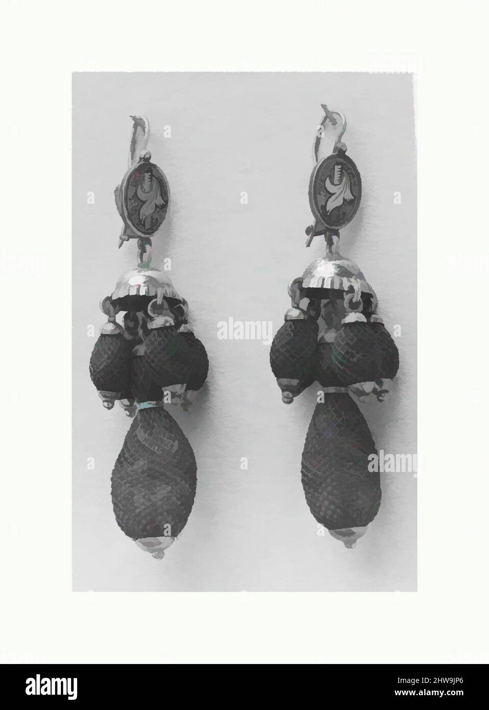 Kunst inspiriert von einem Paar Ohrringe, ca. 1880, hergestellt in Detroit, Michigan, USA, Gold, Haare, L. 2 1/4 Zoll (5,7 cm), Schmuck, möglicherweise Wright, Kay and Company, Klassisches Werk, das von Artotop mit einem Schuss Modernität modernisiert wurde. Formen, Farbe und Wert, auffällige visuelle Wirkung auf Kunst. Emotionen durch Freiheit von Kunstwerken auf zeitgemäße Weise. Eine zeitlose Botschaft, die eine wild kreative neue Richtung verfolgt. Künstler, die sich dem digitalen Medium zuwenden und die Artotop NFT erschaffen Stockfoto