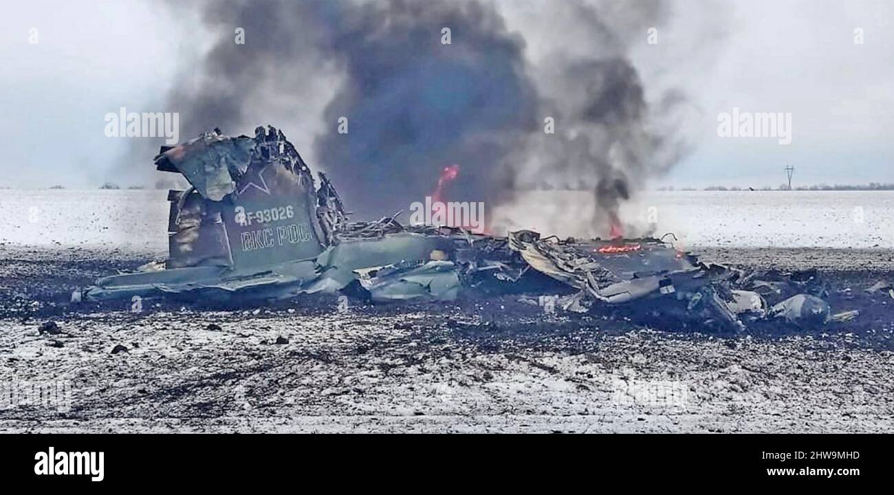 UKRAINE KRIEG Russischer Suchoi SU-25 Nahunterstützungs-Einzelkämpfer schoss in der Nähe von Wolnovakha in der Region Donezk nieder. Foto: Ukrainisches Militär. Stockfoto